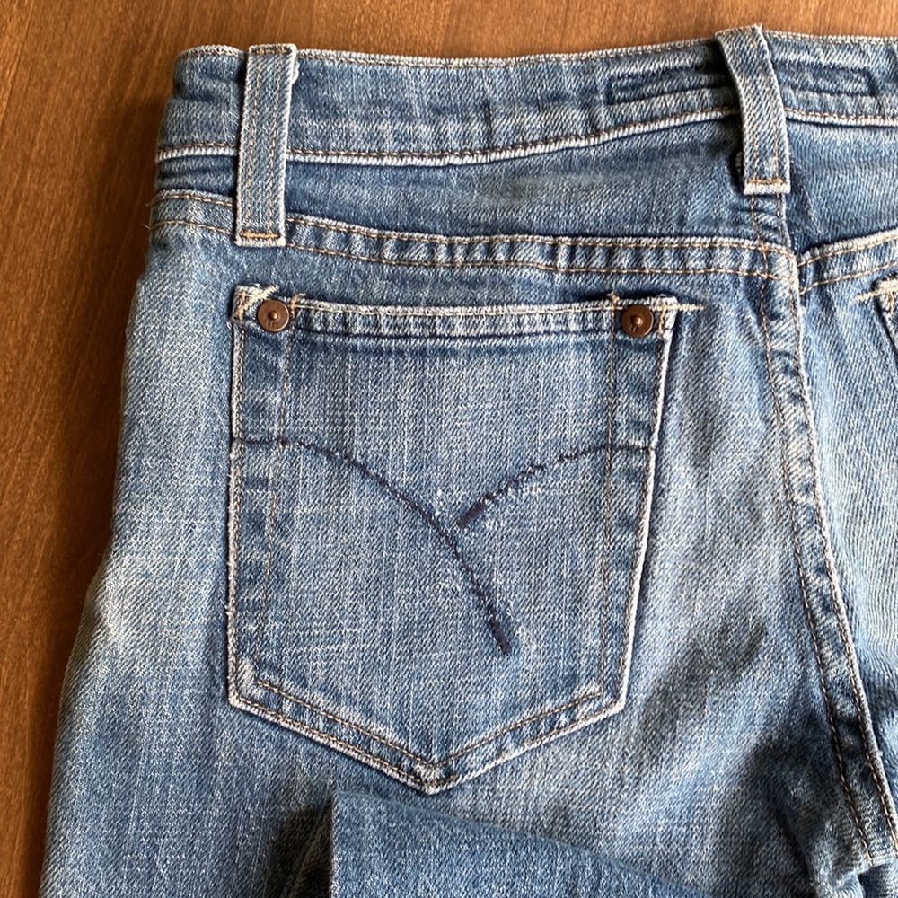 Like New!! Women’s JOE’S JEANS Mid-Rise Straight Leg Jeans. Size 2. Waist 26. - Picture 9 of 11